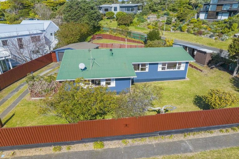 Photo of property in 13 Hicks Crescent, Waikanae Beach, Waikanae, 5036