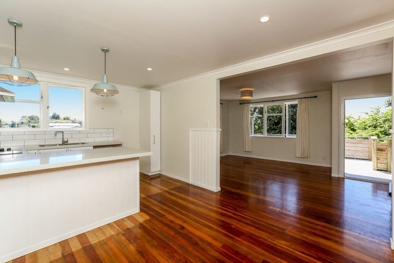 Photo of property in 6a Granby Place, Westown, New Plymouth, 4310