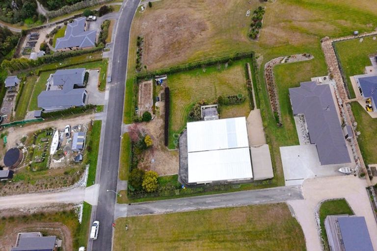 Photo of property in 33 Ruataniwha Drive, Collingwood, 7073