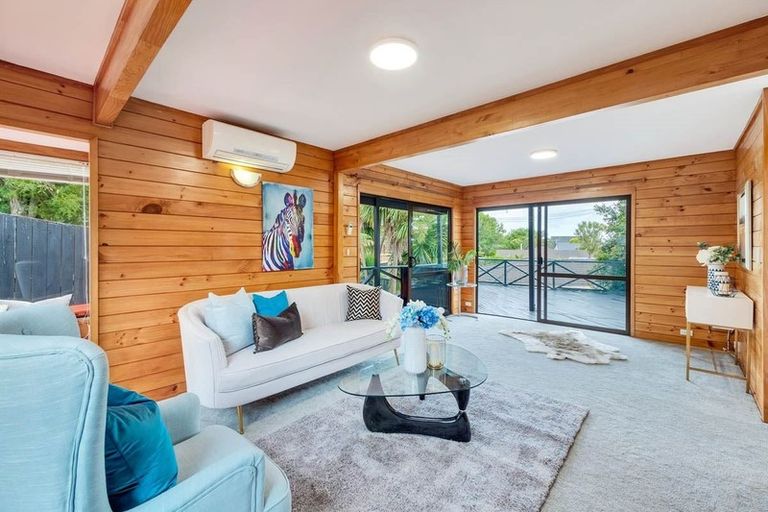 Photo of property in 1/21 Chablis Place, Henderson, Auckland, 0612