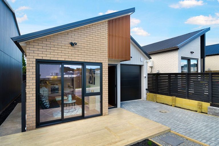 Photo of property in 10a Kotiu Place, Massey, Auckland, 0614