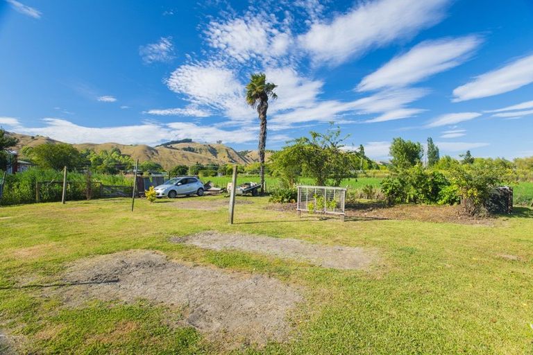 Photo of property in 18 Library Road, Te Karaka, 4022