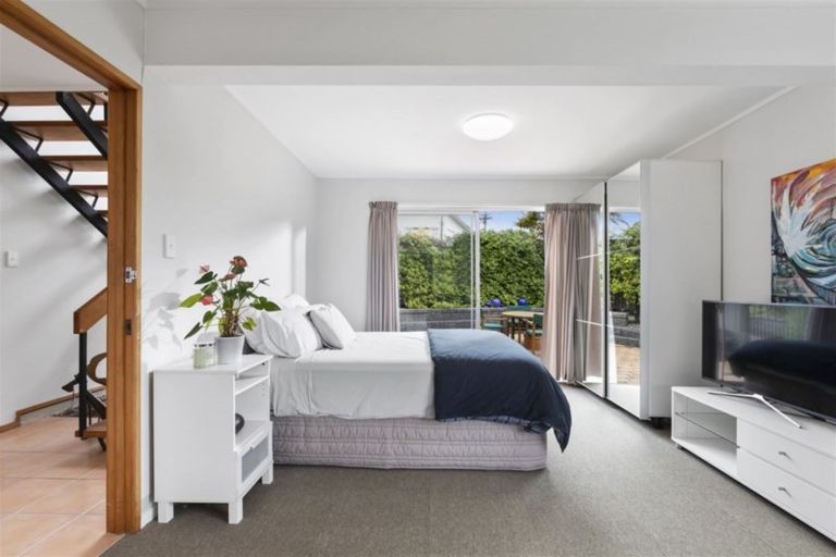 Photo of property in 1/51 East Coast Road, Milford, Auckland, 0620