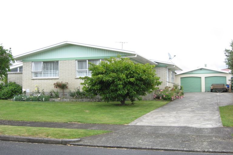 Photo of property in 60 Paterson Avenue West, Pukekohe, 2120
