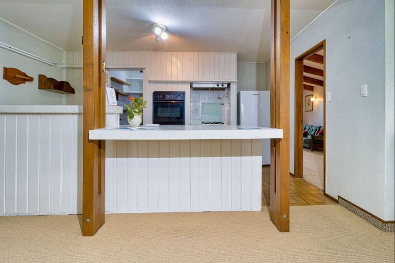 Photo of property in 11 Deakin Place, Clive, 4102