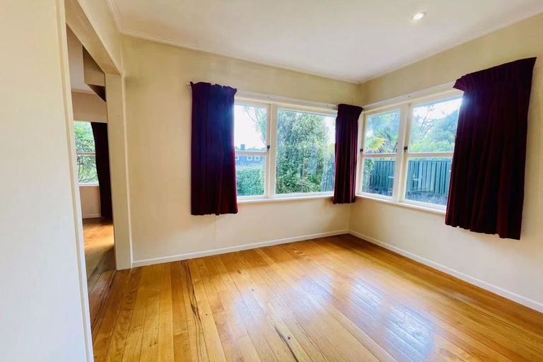 Photo of property in 75 La Trobe Street, Pakuranga Heights, Auckland, 2010