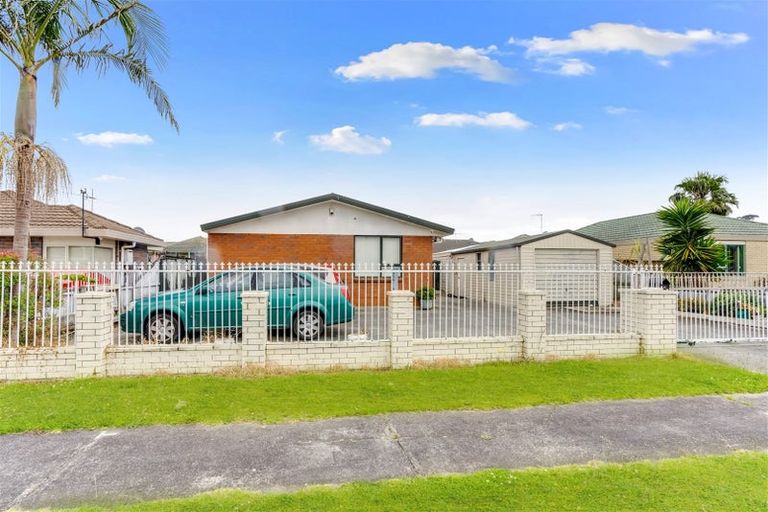 Photo of property in 17 Robert Ross Place, Clendon Park, Auckland, 2103