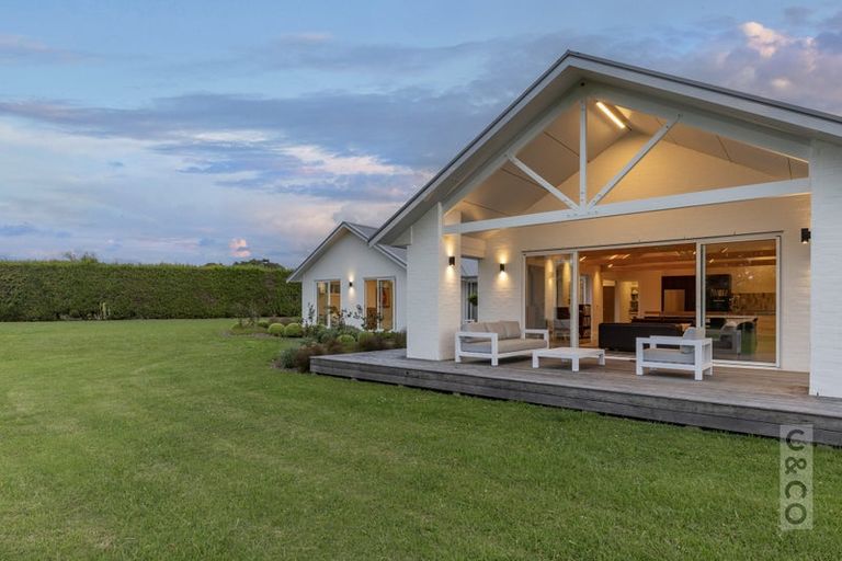 Photo of property in 88 Taupaki Road, Taupaki, Henderson, 0782