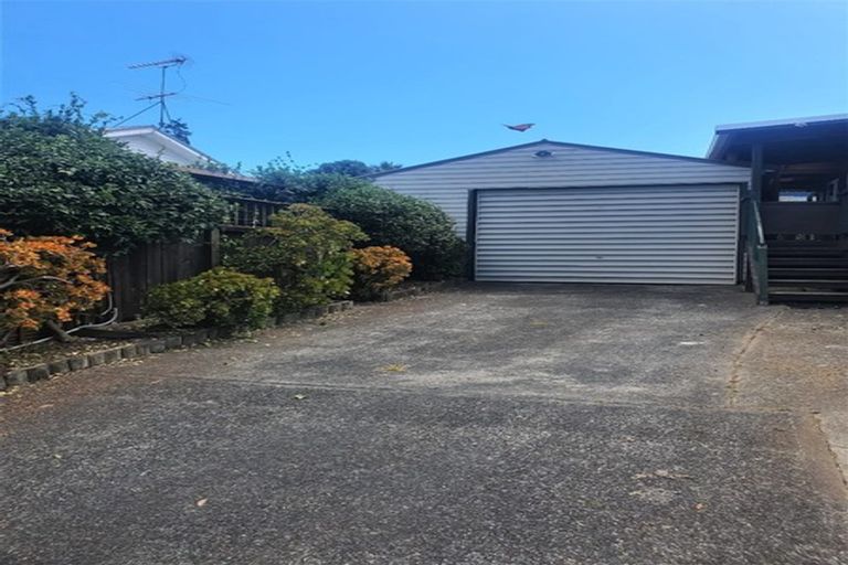 Photo of property in 2 Bellringer Road, Massey, Auckland, 0614