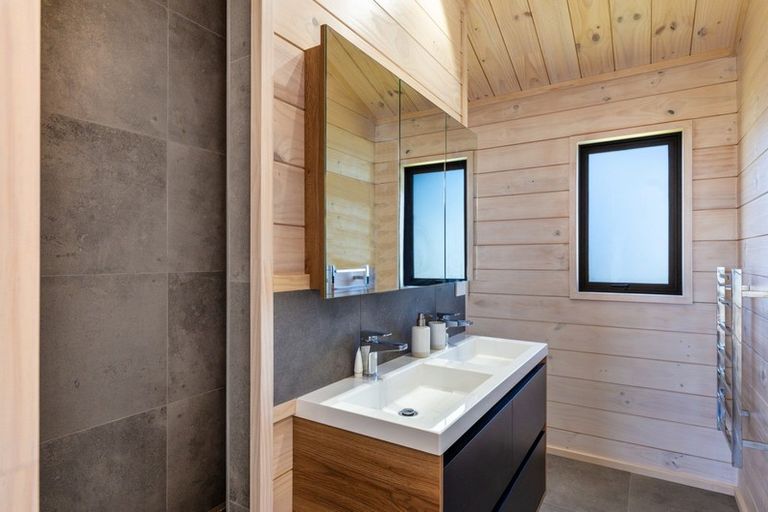 Photo of property in 4 Grand Vista Lane, Kinloch, Taupo, 3377