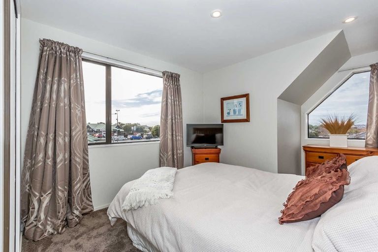 Photo of property in 1/4 Parkwood Place, Parklands, Christchurch, 8083