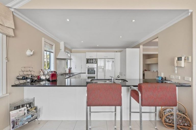 Photo of property in 104 Kitchener Road, Milford, Auckland, 0620