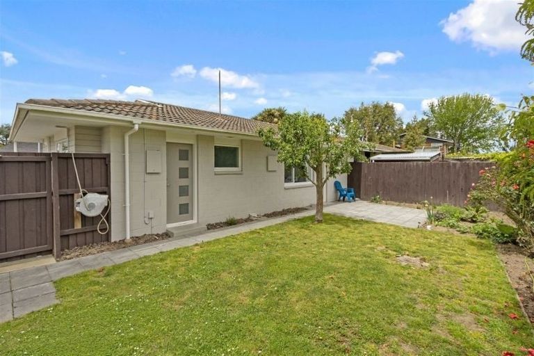 Photo of property in 2/5 Sarabande Avenue, Redwood, Christchurch, 8051
