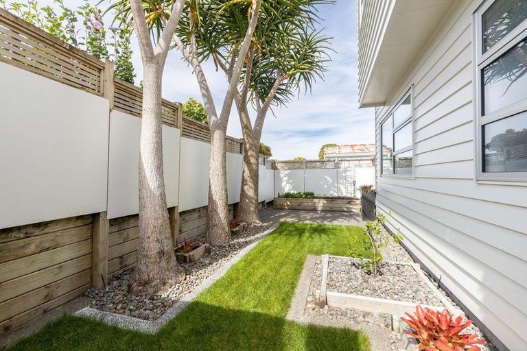 Photo of property in 9b Chilman Street, Strandon, New Plymouth, 4312