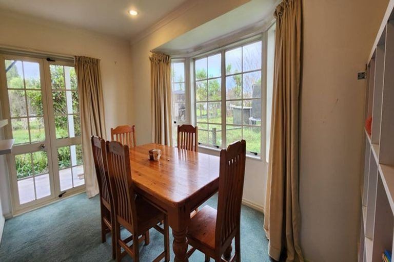 Photo of property in 122 Boord Crescent, Kumeu, 0891