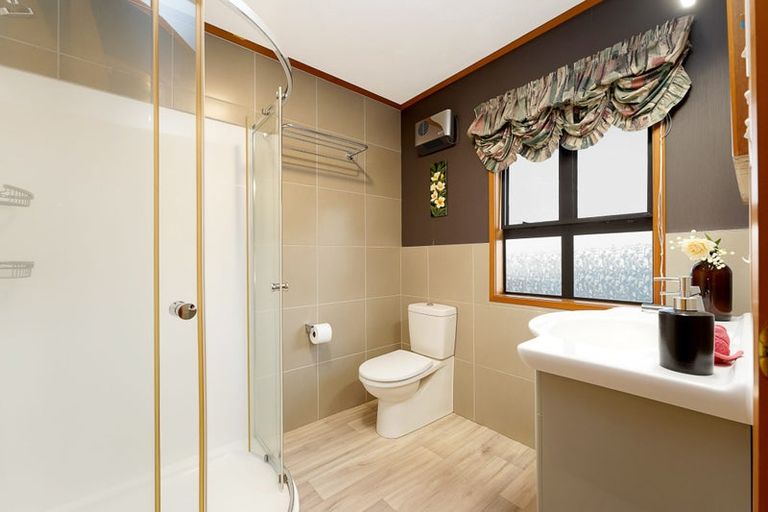 Photo of property in 65 Rhinevale Close, Henderson, Auckland, 0612