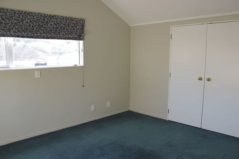 Photo of property in 2/50 Chartwell Avenue, Glenfield, Auckland, 0629