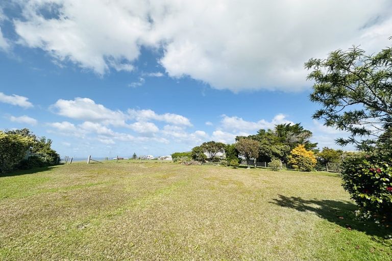 Photo of property in 1413 Whangaparaoa Road, Army Bay, Whangaparaoa, 0930