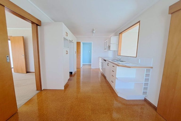Photo of property in 5 South Pacific Place, Henderson, Auckland, 0612