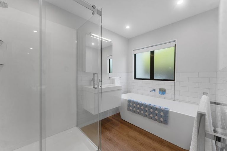 Photo of property in 2/8 Phillip Parade, Forrest Hill, Auckland, 0620