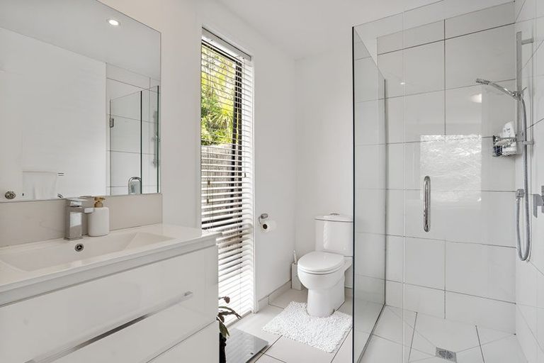 Photo of property in 27 Tamaki Drive, Pakuranga, Auckland, 2010