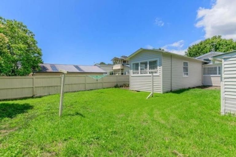 Photo of property in 14 Dignan Street, Point Chevalier, Auckland, 1022