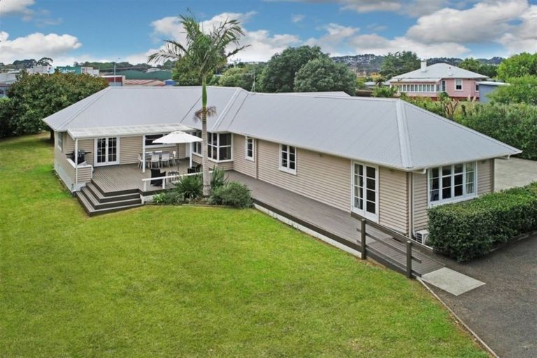 Photo of property in 171 Kitchener Road, Waiuku, 2123