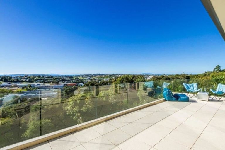 Photo of property in 121 Wade River Road, Stanmore Bay, Whangaparaoa, 0932