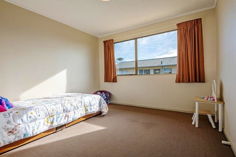 Photo of property in 9 Colonial Place, Kelvin Grove, Palmerston North, 4414