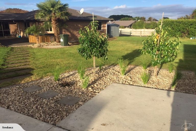 Photo of property in 3 Frank Knight Place, Waiuku, 2123