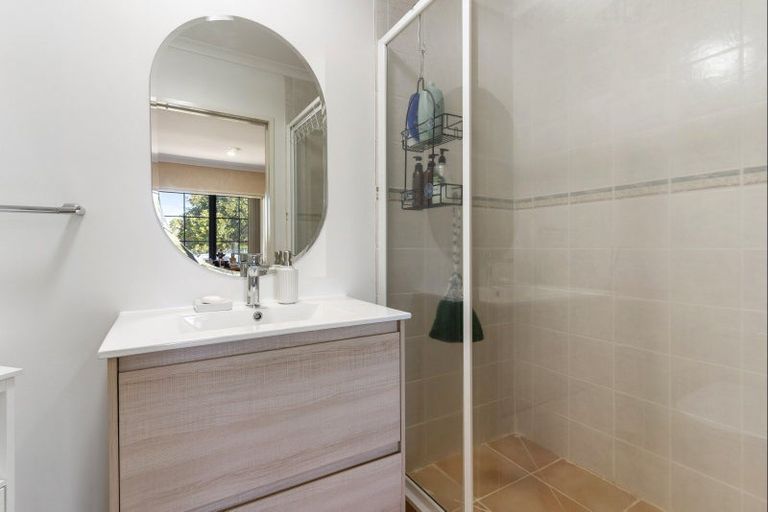 Photo of property in 3 Harobed Place, Weymouth, Auckland, 2103