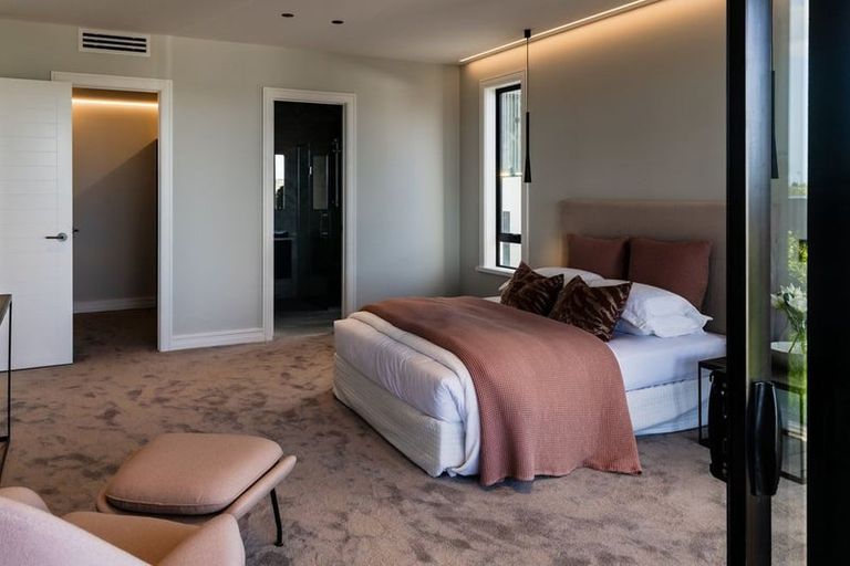 Photo of property in 112 Arran Point Parade, Orewa, 0931