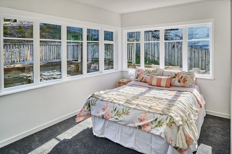 Photo of property in 143 Sievers Grove, Cannons Creek, Porirua, 5024