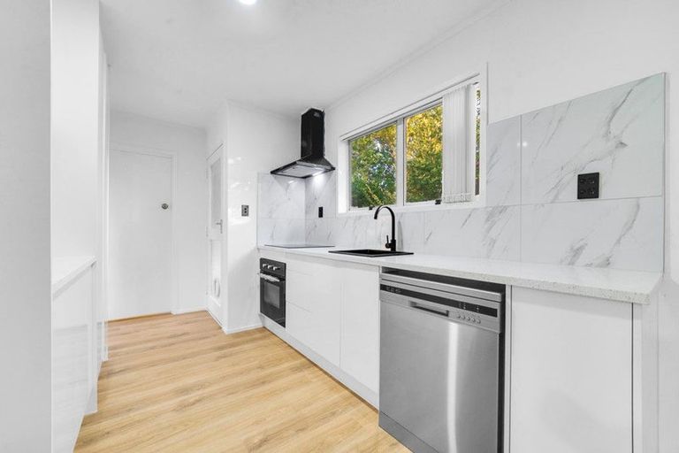Photo of property in 8 Pukeroa Place, Papakura, 2110