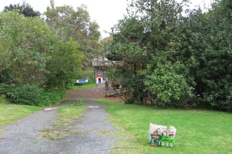 Photo of property in 35 Tauhinu Road, Greenhithe, Auckland, 0632