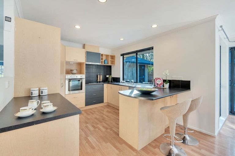 Photo of property in 34 San Valentino Drive, Henderson, Auckland, 0612