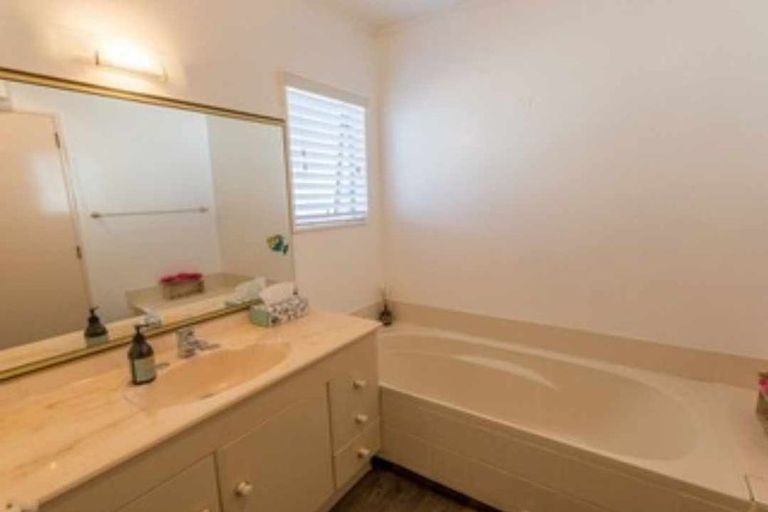 Photo of property in 27a Frimley Terrace, Waikanae Beach, Waikanae, 5036