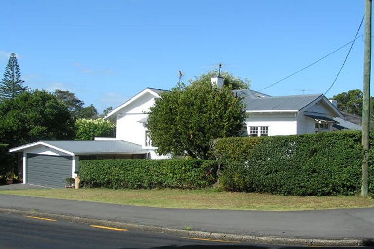 Photo of property in 8 Seaview Avenue, Northcote, Auckland, 0627