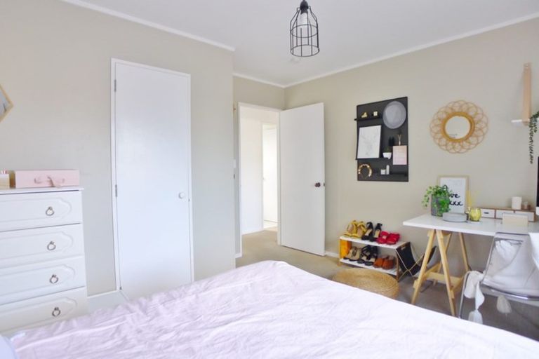 Photo of property in 2/37 Mcleod Road, Weymouth, Auckland, 2103