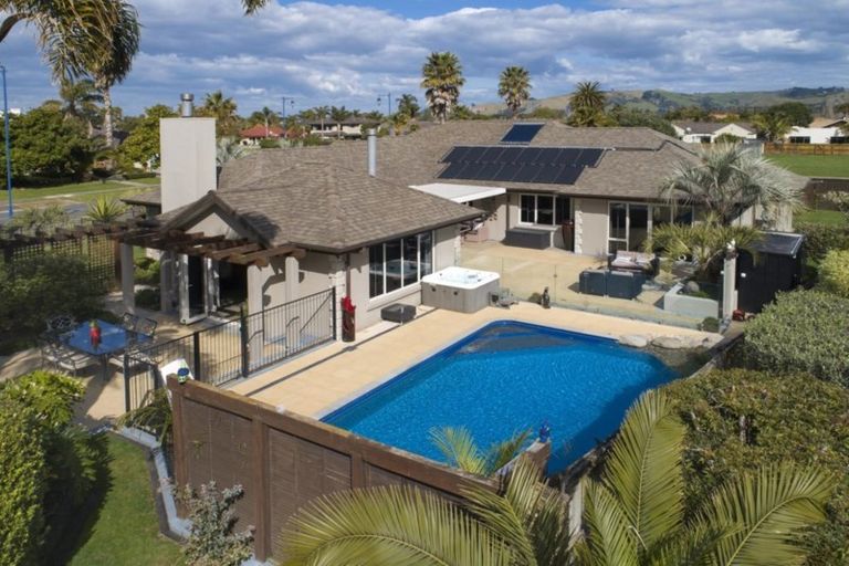 Photo of property in 82 Palm Beach Boulevard, Papamoa Beach, Papamoa, 3118