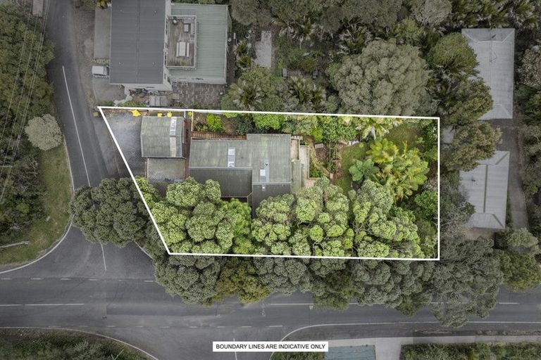 Photo of property in 132 Woodlands Park Road, Titirangi, Auckland, 0604