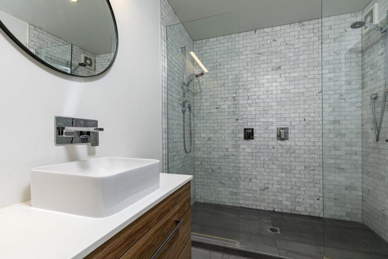 Photo of property in 20 Parr Terrace, Castor Bay, Auckland, 0620