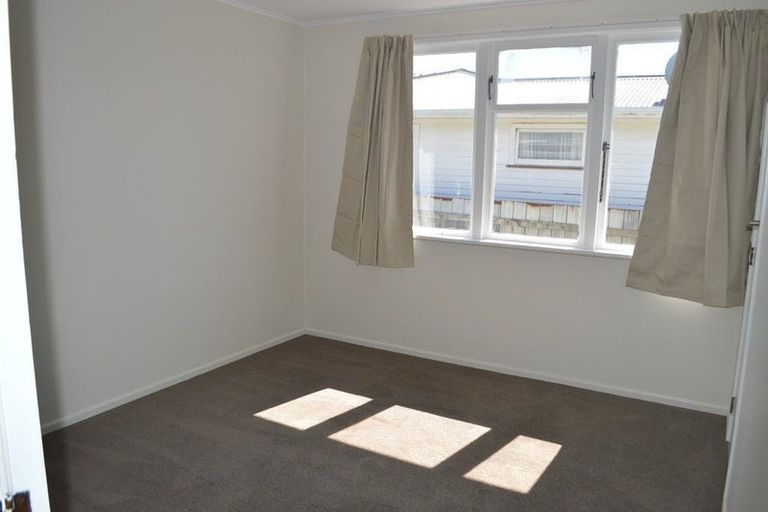 Photo of property in 100 Sievers Grove, Cannons Creek, Porirua, 5024