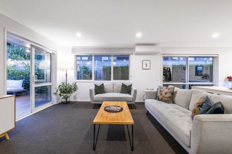 Photo of property in 27 Mooring Close, Whitby, Porirua, 5024