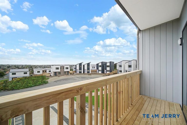 Photo of property in 40b Crestview Rise, Papakura, 2110