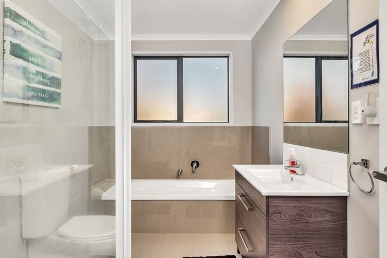 Photo of property in 2 Blacklock Road, Pyes Pa, Tauranga, 3112