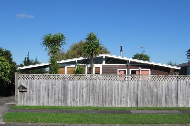 Photo of property in 81 Edgewater Drive, Pakuranga, Auckland, 2010
