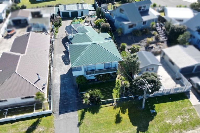 Photo of property in 43 Shortt Street, Foxton Beach, Foxton, 4815