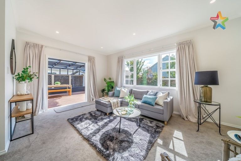 Photo of property in 43 Saint Ronans Avenue, Waterloo, Lower Hutt, 5011