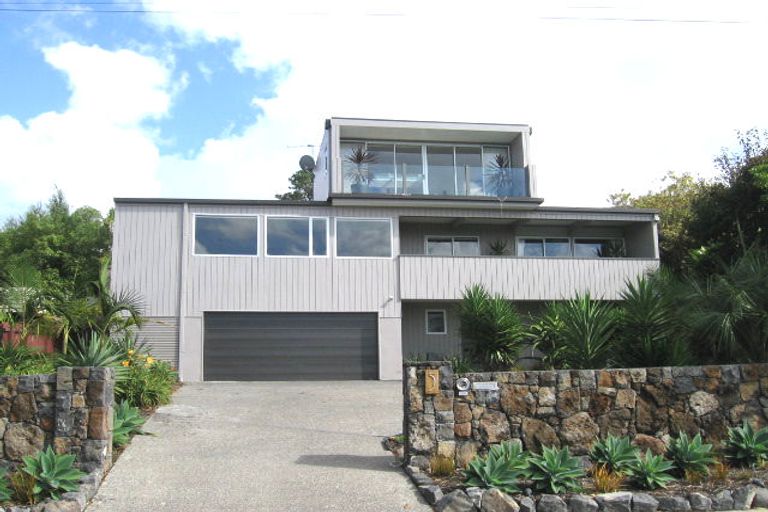 Photo of property in 5 Parr Terrace, Castor Bay, Auckland, 0620